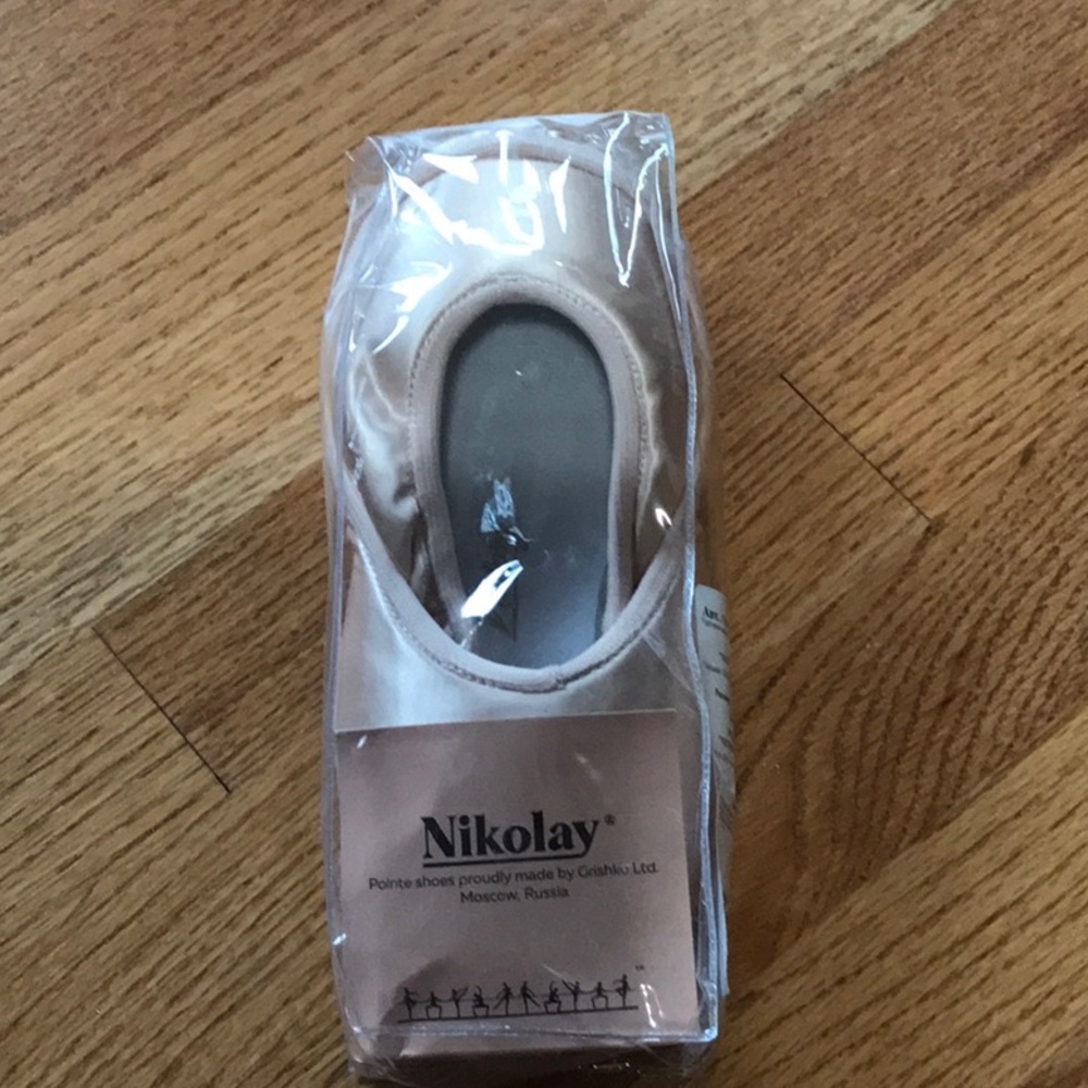 Nikolay pointe shoe